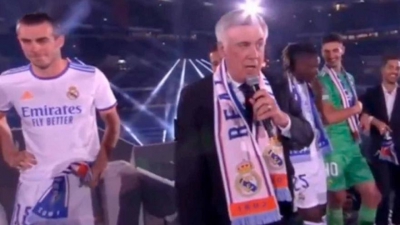 Αντσελότι σε ρόλο... τροβαδούρου στη φιέστα της Ρεάλ Μαδρίτης! (video)