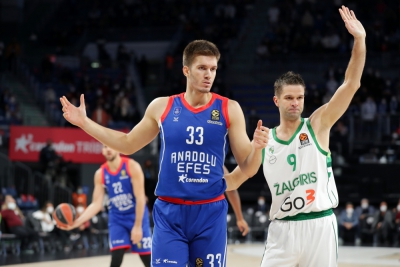 Γύρισε στην πατρίδα του και ντύθηκε στα «ερυθρόλευκα» ο Πετρούσεφ