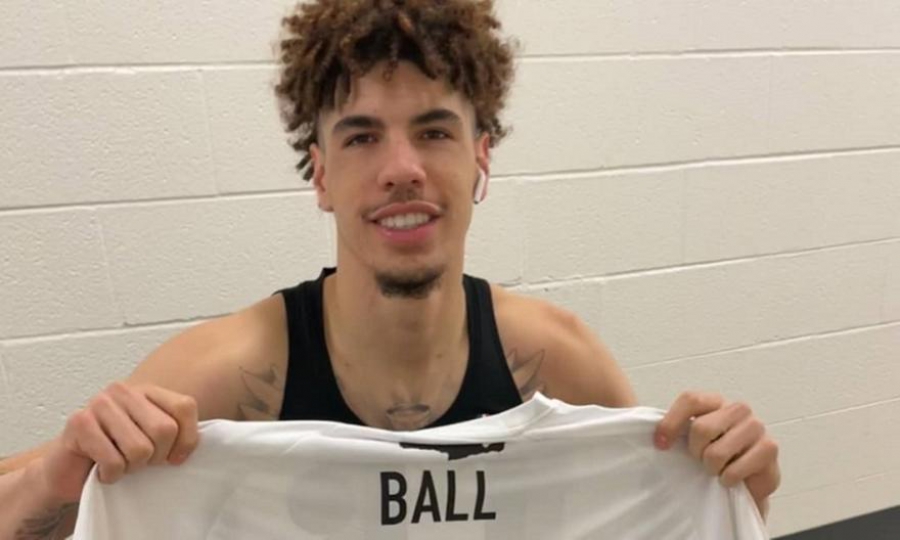 Ο ΛαΜέλο Μπολ με φανέλα του ΟΦΗ!