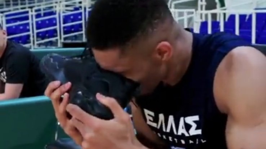 Giannis: Ο Greek Freak μύρισε τα καινούργια του παπούτσια και έπαθε... ψύχωση! (video)