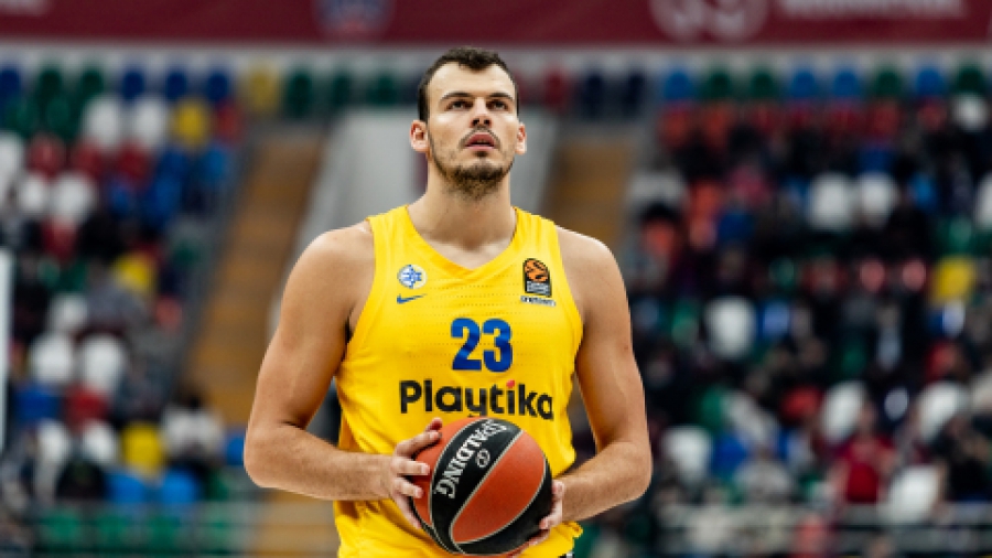 Κατέρρευσε ο Ζίζιτς από χτύπημα στο κεφάλι. Διέφυγε τον κίνδυνο (vid/pics)