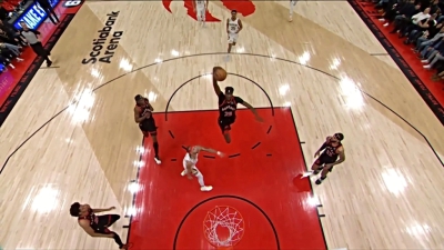 Απίστευτο κάρφωμα στο NBA - «Πέταξε» από τις βολές ο Μπούσε! (video)