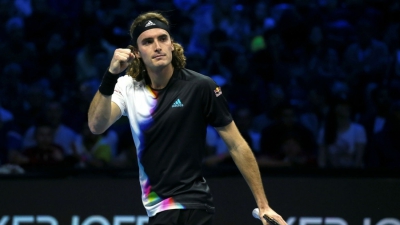 ATP Finals: Πολύ σκληρός για να πεθάνει ο Τσιτσιπάς - Υπέταξε τον Μεντβέντεφ και έμεινε ζωντανός για τα ημιτελικά (vid)