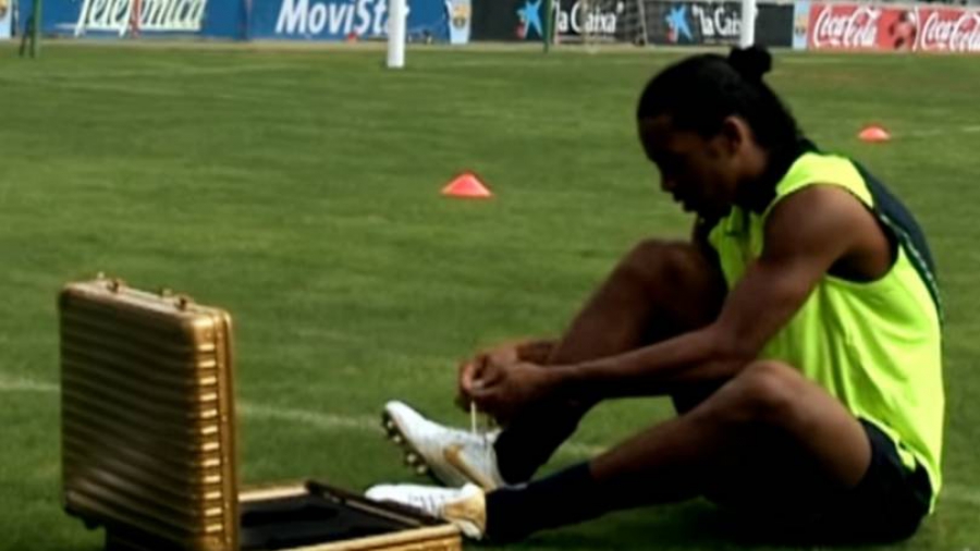 Το Crossbar Challenge του Ροναλντίνιο, το πρώτο βίντεο που ξεπέρασε τα 1.000.000 views στο Youtube, γίνεται 17 ετών! (video)