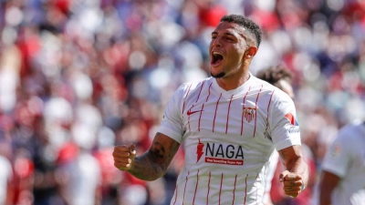 Βαθιά συγκινημένος ο Ντιέγκο Κάρλος στο «αντίο» του στην Σεβίλλη! (video)