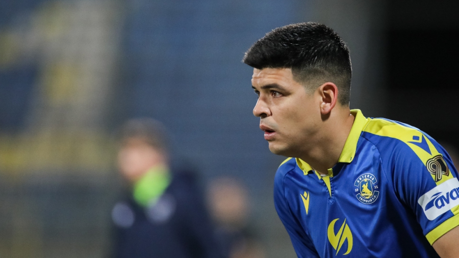 Άλβαρες: «Στα 8 έχασα τον πατέρα μου, στα 11 τον πατριό μου»