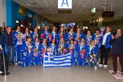 Η αποθεωτική υποδοχή των χρυσών κοριτσιών με τα ασημένια παγκόσμια μετάλλια