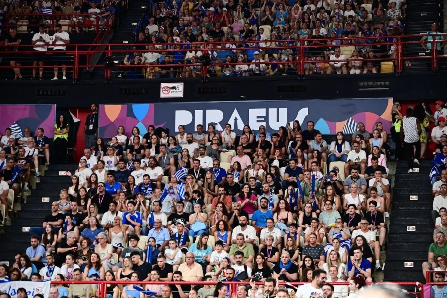 Νέο ρεκόρ προσέλευσης για την Εθνική Γυναικών: Πάνω από 10.000 φίλαθλοι βρίσκονται στο ΣΕΦ!