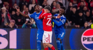 Μπενφίκα: Έρευνα για οπαδούς της, λόγω χειρονομιών στον Βινίσιους - Ενδεχόμενη η διαγραφή τους!