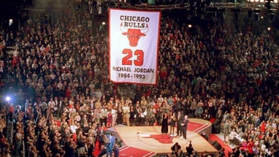 Μάικλ Τζόρνταν: Το τελευταίο «αντίο» στη φανέλα των Μπουλς με το Νο 23! (video)