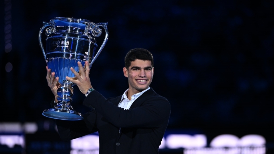 Κάρλος Αλκαράθ: Έγραψε ιστορία και έγινε ο νεότερος που κλείνει τη σεζόν στο Νο1! (video)