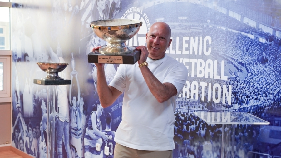 Ο Νίκος Γκάλης σήκωσε ξανά την κούπα του '87 και ξύπνησε... μνήμες!