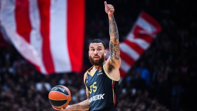 «Χάνεται αυτό το ρεκόρ;»: Απόψε ο Τζέιμς γράφει ιστορία, απέναντι στον... αγαπημένο του Ερυθρό Αστέρα! (video)