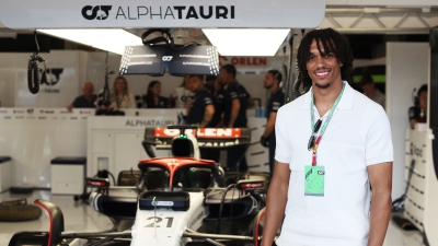 Formula 1: Ο Αλεξάντερ-Άρνολντ στο γκαράζ της Alpha Tauri