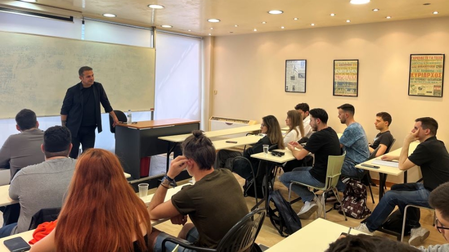 Ντέμης Νικολαΐδης στους σπουδαστές στο Κέντρο Αθλητικού Ρεπορτάζ: «Ποτέ να μην τα βάζετε με τους ποδοσφαιριστές, είναι παιδιά!»