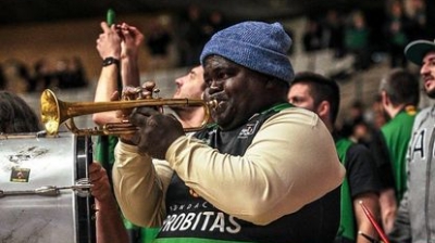 Λάζαρος: Ο άστεγος Κουβανός τρομπετίστας που «αναστήθηκε» από τη Μπανταλόνα