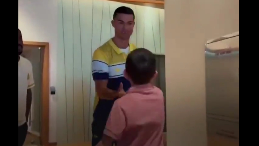 Κριστιάνο Ρονάλντο: Έκανε πράξη το όνειρο ενός αγοριού, που βίωσε τον φονικό σεισμό σε Τουρκία και Συρία (video)