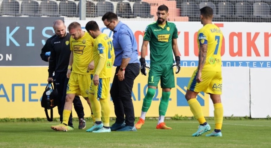 Επιβεβαιώθηκαν οι φόβοι, ρήξη πρόσθιου χιαστού ο Μπακάκης