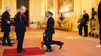 Ιππότης ο Λιούις Χάμιλτον!