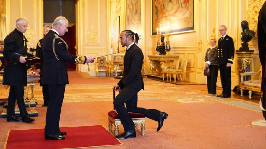 Ιππότης ο Λιούις Χάμιλτον!