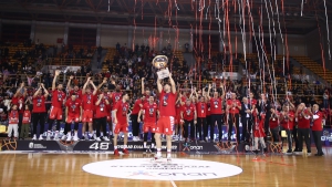 Ερυθρόλευκη... υπερκούπωση! (video)