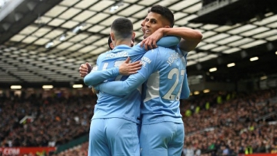 Μάντσεστερ Γιουνάιτεντ – Μάντσεστερ Σίτι 0-2: Λάθος εκτίμηση του… εκπληκτικού Ντε Χέα και ισχυρό προβάδισμα για τους «πολίτες»! (video)