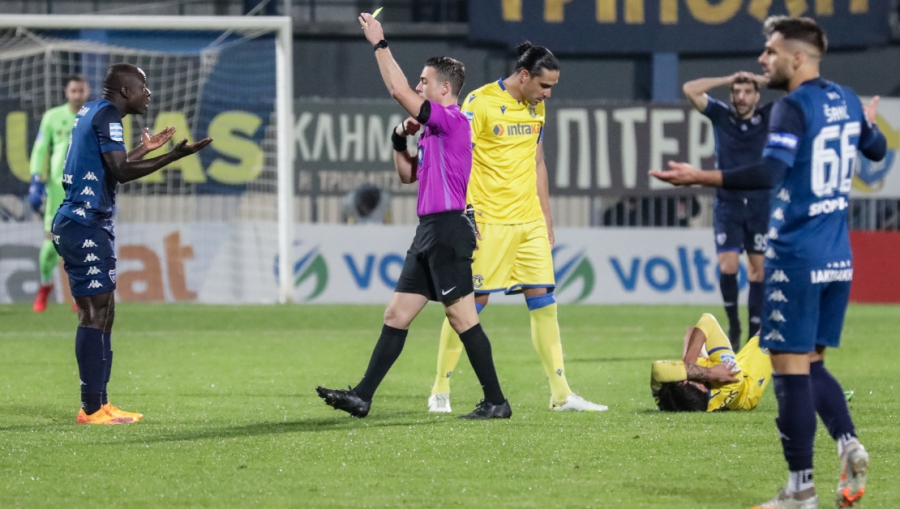 Ιωνικός: «Εμείς δεν δικαιούμαστε πέναλτι;»