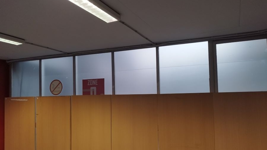 Ειδικά προστατευτικά τζάμια τοποθετήθηκαν στο ΣΕΦ ενόψει του τρίτου τελικού! (pics)