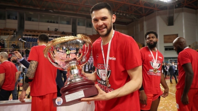 Δακρυσμένος Παπανικολάου μετά τη λήξη του τελικού: «Ήταν προσωπικό το θέμα, έφυγε ένα βάρος από πάνω μας» (video)