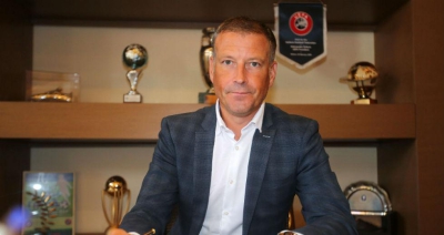 ΑΕΚ σε Super League: «Ενημερώστε μας για τις οικονομικές απολαβές του κ. Κλάτενμπεργκ ανά μήνα»