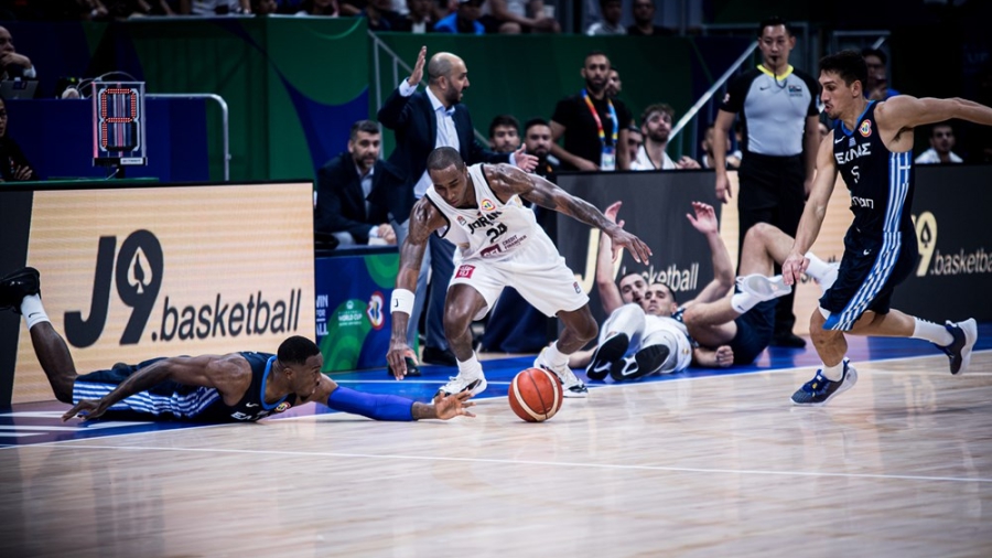 Λαρεντζάκης: «Δεν έχουμε έρθει για να γίνουμε σάκος του μποξ»!