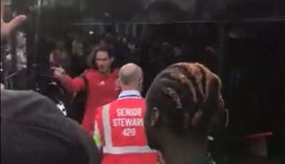 Μάντσεστερ Γιουνάιτεντ: Χειρονομίες από τον Καβάνι προς τους οπαδούς! (video)