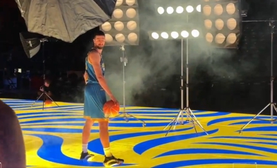 Οι παίκτες του Περιστερίου φωτογραφήθηκαν πάνω σε ένα εντυπωσιακό glass floor (video)