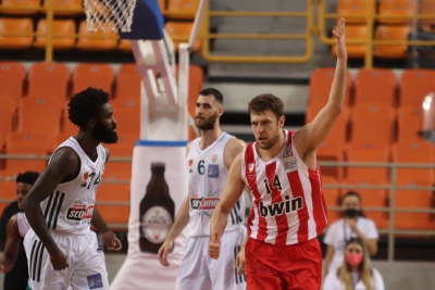 Φοβερή ανατροπή και «κούπα» για τον Ολυμπιακό (81-73) τον Παναθηναϊκό που έπαθε blackout στο 4ο δεκάλεπτο (video)