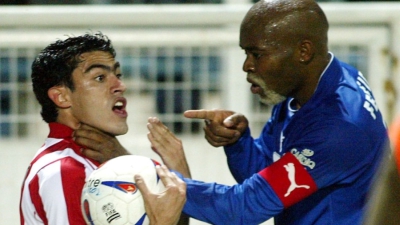 Ιωνικός - Ολυμπιακός: Όταν ο Κινγκ… βούτηξε τον Καστίγιο από το λαιμό! (video)