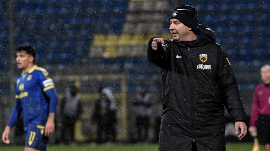 Οπαδοί της ΑΕΚ σε Γιαννίκη: «Συνέχισε, σε πιστεύουμε»