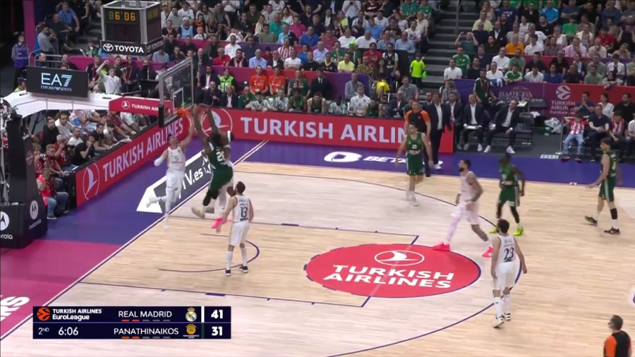 Το τρομερό κάρφωμα του Λεσόρ, που έδωσε το έναυσμα για την επιστροφή του Παναθηναϊκού! (video)