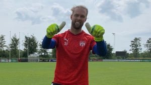 Ο γκολκίπερ που «πέταξε» εκτός Champions League τη Φερεντσβάρος, τον Απρίλιο αγωνιζόταν ως σέντερ μπακ! (video)