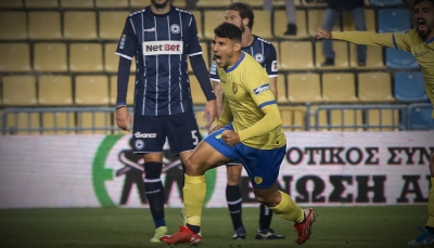 Νίκος Καρέλης: Αισθάνεται ασταμάτητος στο Αγρίνιο με… πράσινο background! (video)