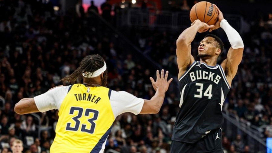 Μπακς - Πέισερς 103-129: Στα πρόθυρα του αποκλεισμού ο Αντετοκούνμπο (vid)