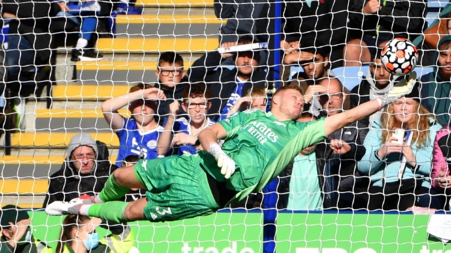 Άαρον Ράμσντειλ: Ο αήττητος τερματοφύλακας της Άρσεναλ που «πέταξε» στο Κινγκ Πάουερ και έκανε τον Πίτερ Σμάιχελ να τον… συγχαρεί! (video)