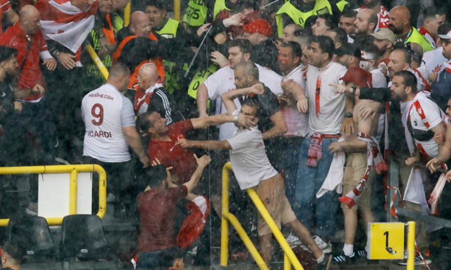 «Μάχες σώμα με σώμα»: Τούρκοι και Γεωργιανοί πιάστηκαν στα χέρια στο Σίγκναλ Ιντούνα Παρκ (video)