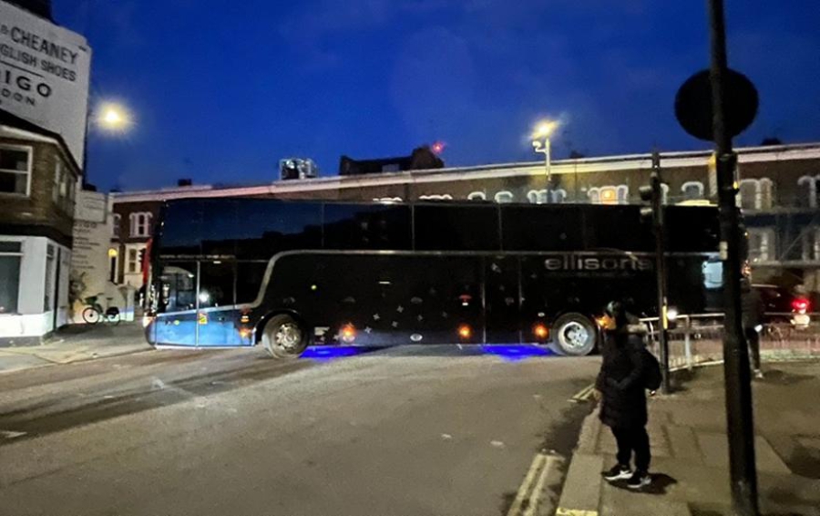 Καθυστέρηση 10 λεπτών στο Τσέλσι-Ντόρτμουντ: Άργησε το λεωφορείο των φιλοξενούμενων!