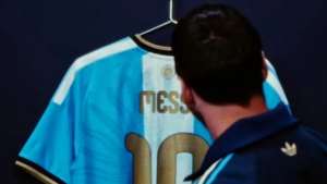 Ο Μέσι αποκάλυψε σε βίντεο την φανέλα του Last Dance του! (vid)