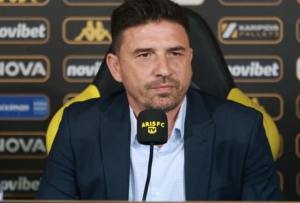 Ρέγες προς τους παίκτες του Άρη: «Αναλάβετε τις ευθύνες σας»