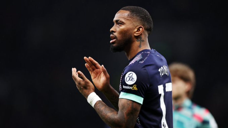 «Όσοι ενδιαφερόμενοι... σπεύσατε»: Κι επίσημα, ο Ιβάν Τόνεϊ αποχωρεί από την Μπρέντφορντ!