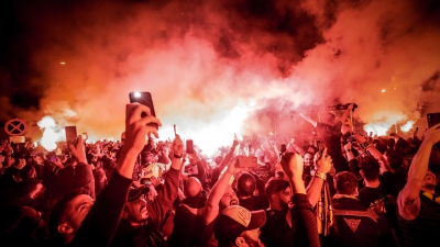 «Είναι 3 το πρωί και ο κόσμος της ΑΕΚ γιορτάζει»: Τα βίντεο των ποδοσφαιριστών από την αποθέωση (video)