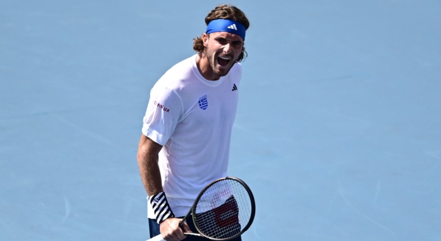 Davis Cup: Ισοφάριση σε 1-1 σετ από τον Τσιτσιπά και το Καλλιμάρμαρο... στο πόδι (video)