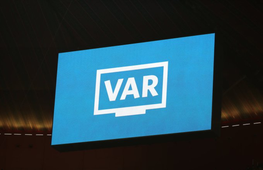 Αλλαγές από τη FIFA, με δέκα άτομα κάθε διαιτητική ομάδα