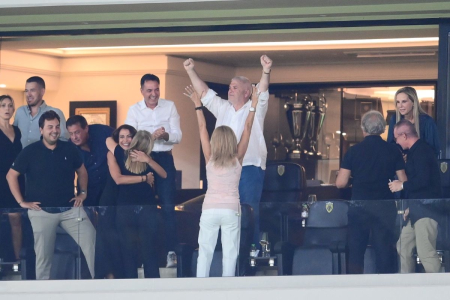 Οι έξαλλοι πανηγυρισμοί του Δημήτρη Μελισσανίδη για την απίστευτη πρόκριση της ΑΕΚ